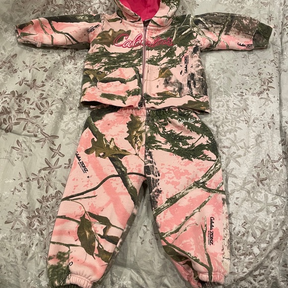 Cabelas girls suit - Picture 1 of 3